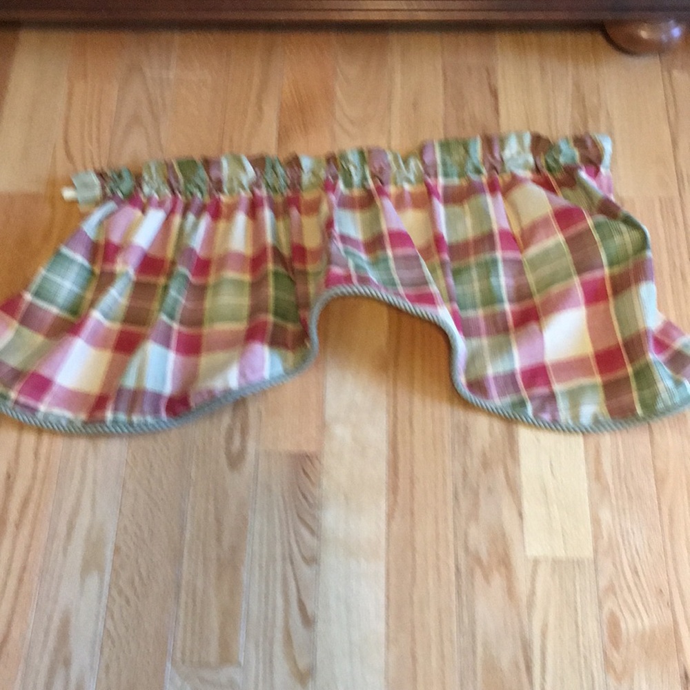 Cranberry, green, and gold plaid valance